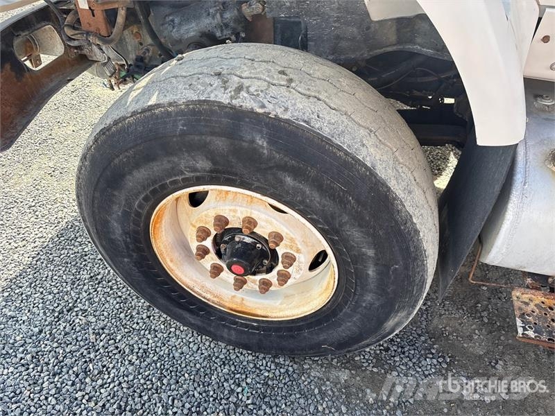 International 7400 Vízszállító teherautók