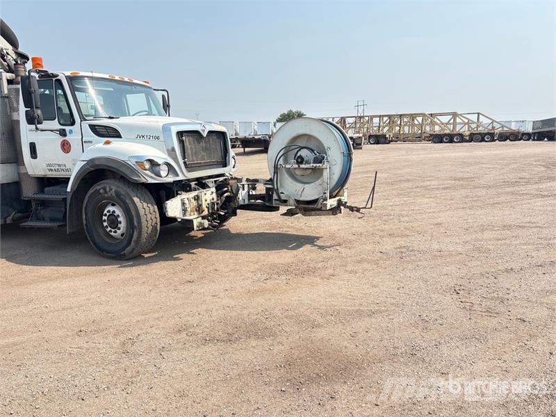 International 7400 Camion autospurgo
