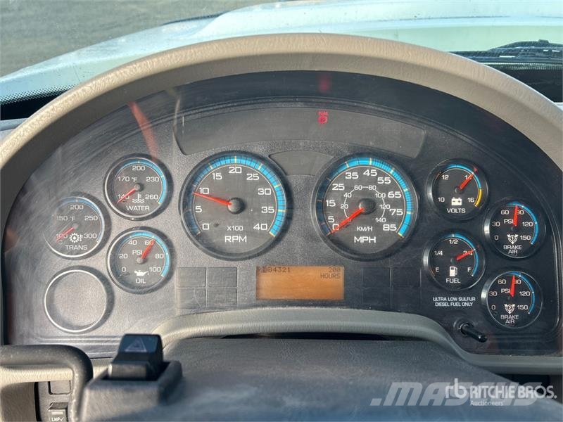 International 7400 Commercial vehicle