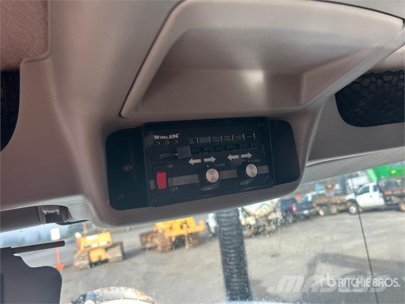 International 7400 Commercial vehicle