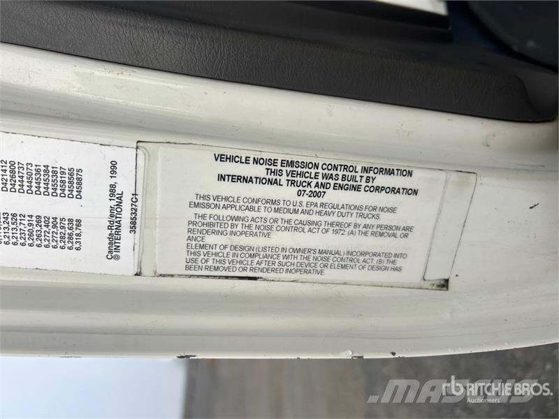 International 7400 Commercial vehicle