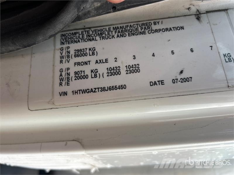 International 7400 Commercial vehicle