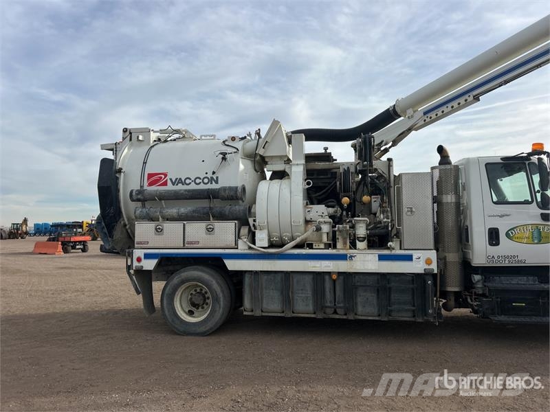 International 7400 Saug- und Druckwagen