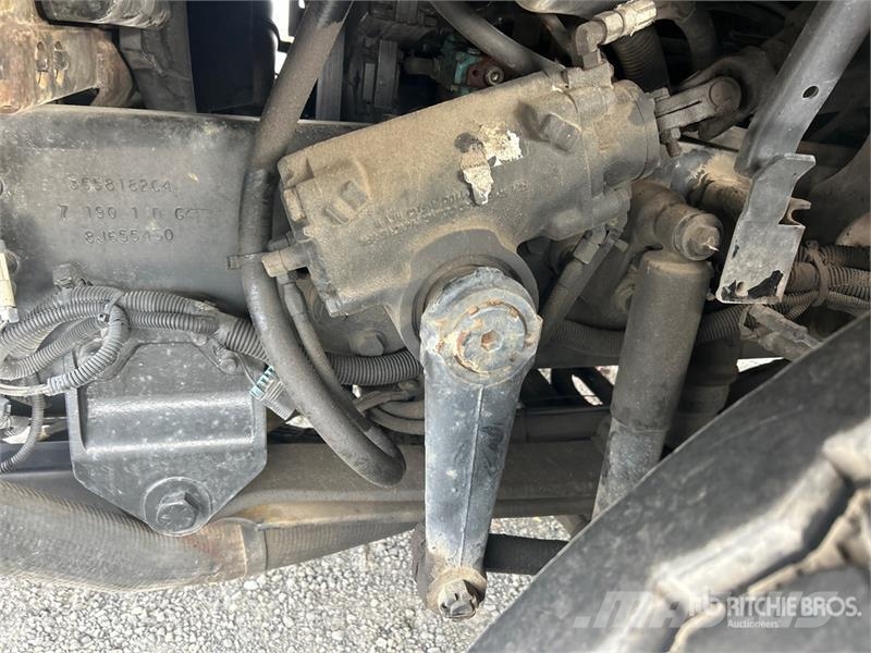 International 7400 Commercial vehicle