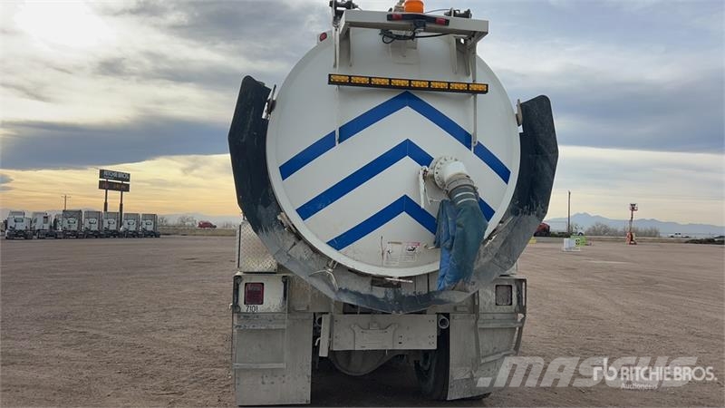 International 7400 Camion autospurgo