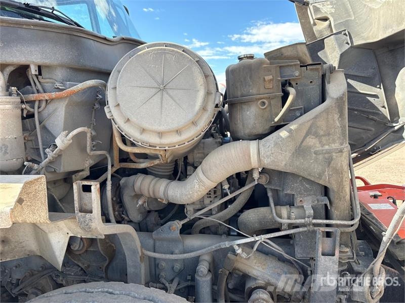 International 7400 Camion autospurgo