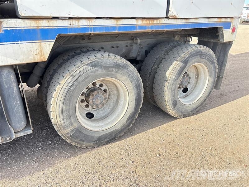 International 7400 Camion autospurgo