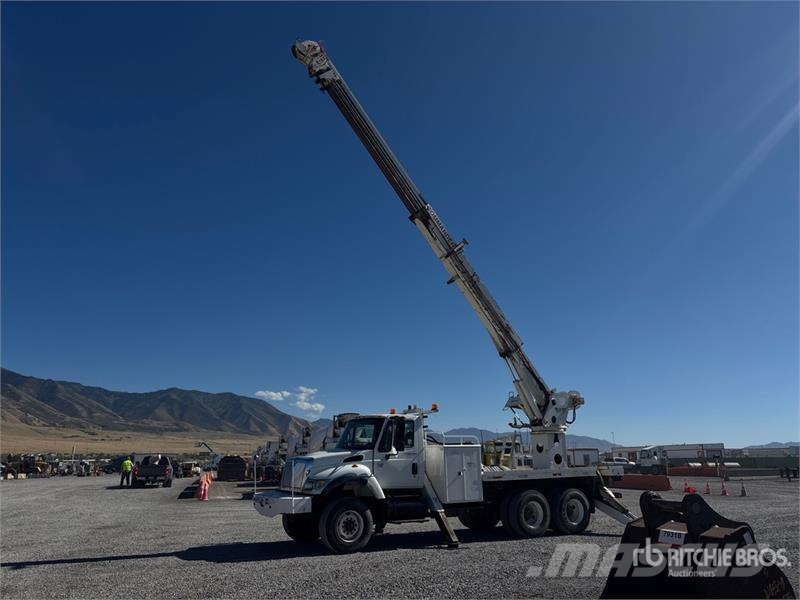 International 7400 移動式鑽機車