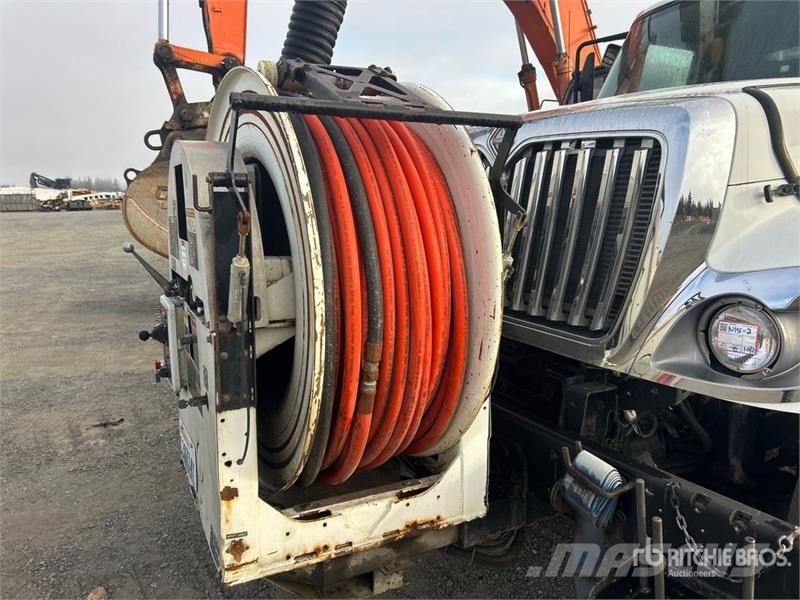 International 7400 Commercial vehicle