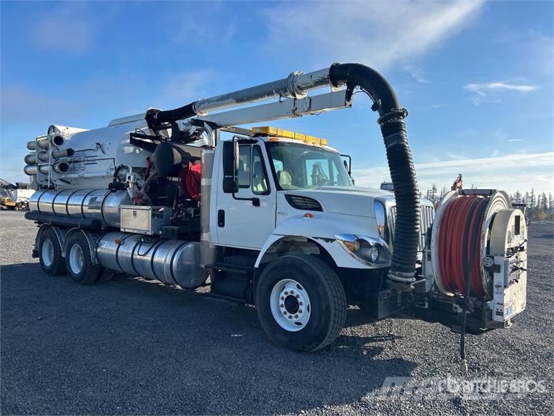 International 7400 Commercial vehicle