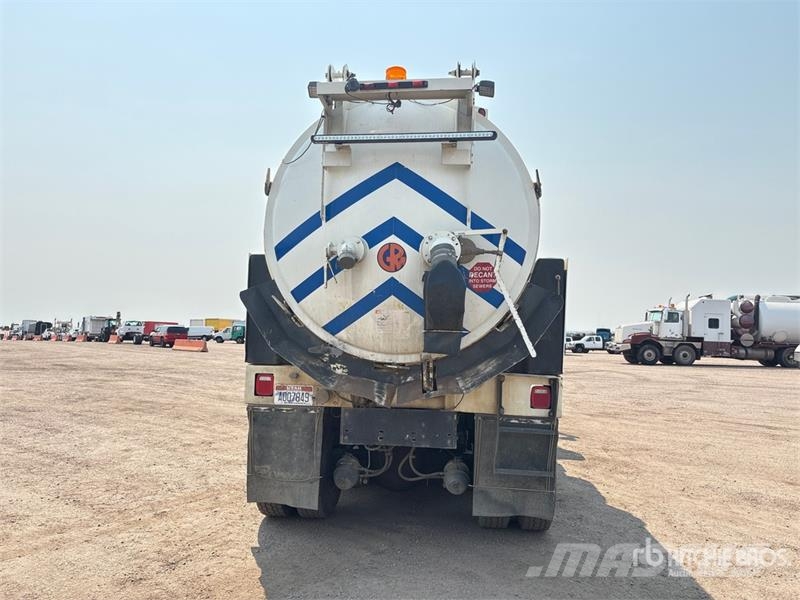 International 7400 Camion autospurgo
