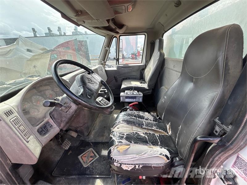 International 7400 Vízszállító teherautók