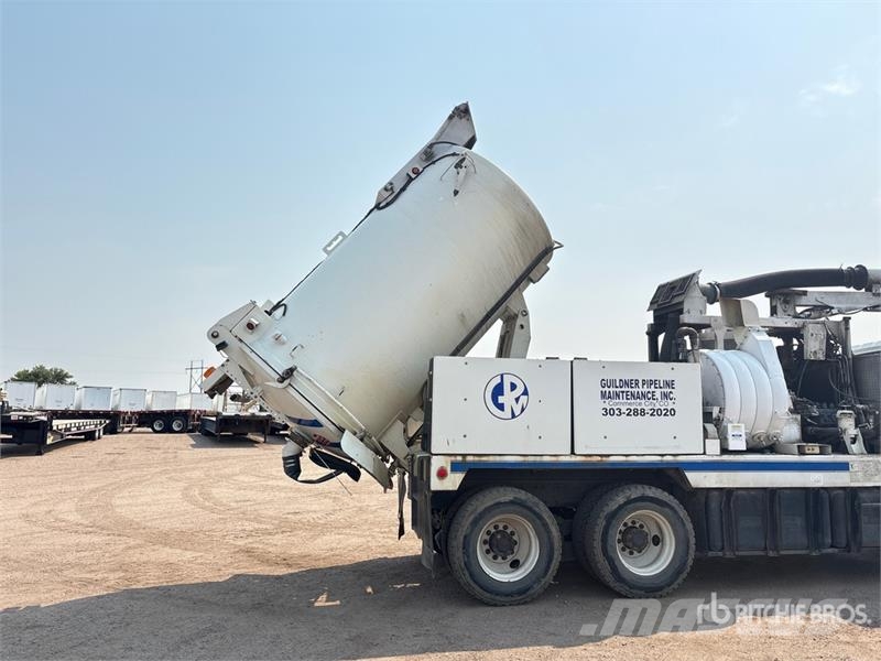 International 7400 Camion autospurgo