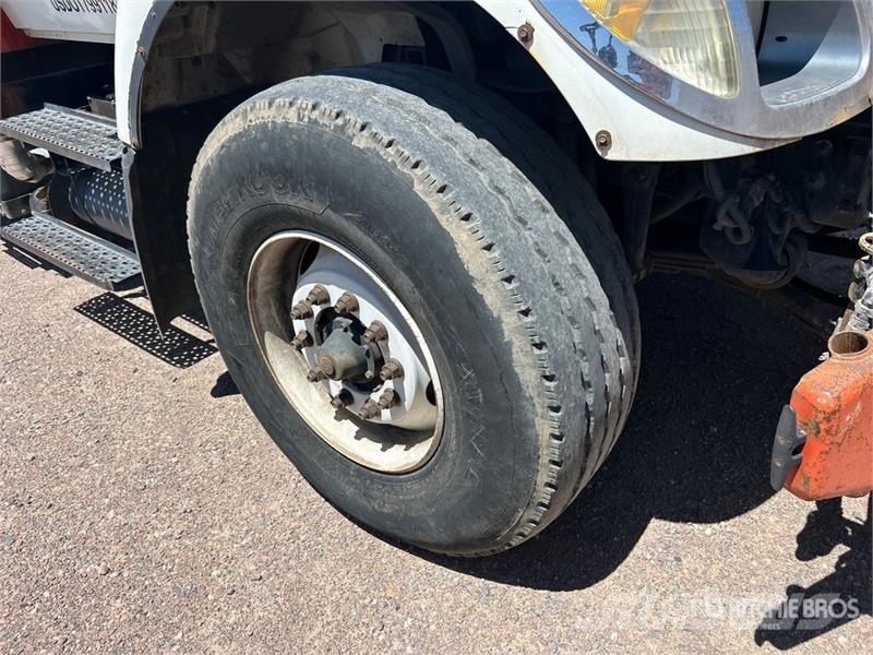 International 7400 コンバイン/バキュームトラック