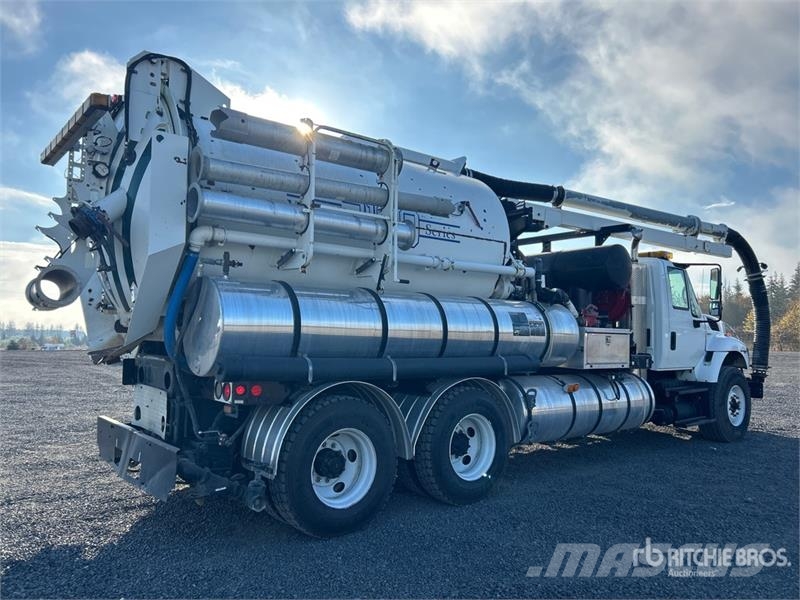 International 7400 Commercial vehicle