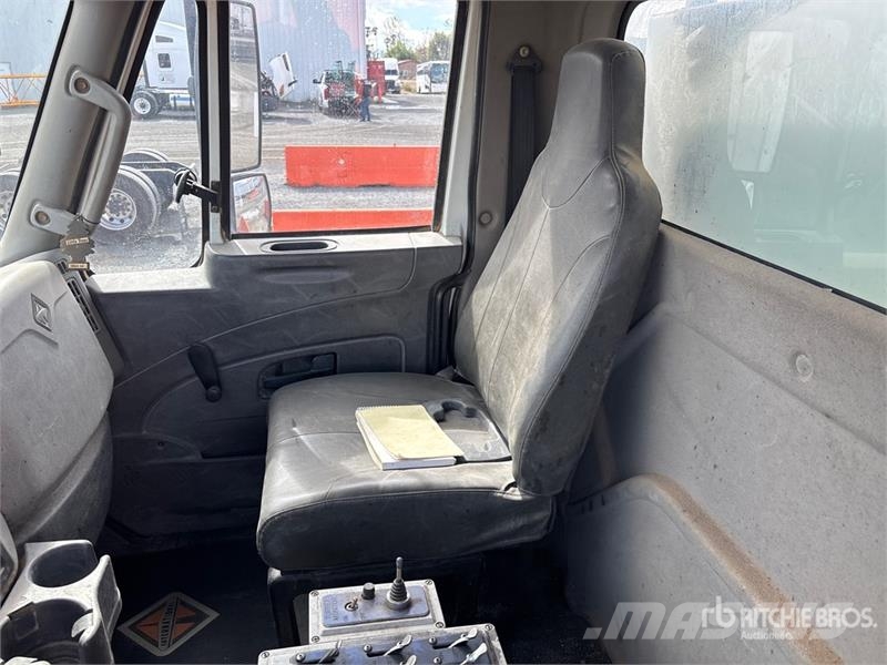 International 7400 Vízszállító teherautók