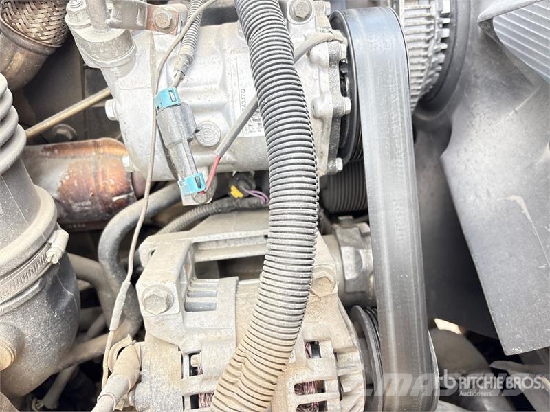International 7400 Camion autospurgo