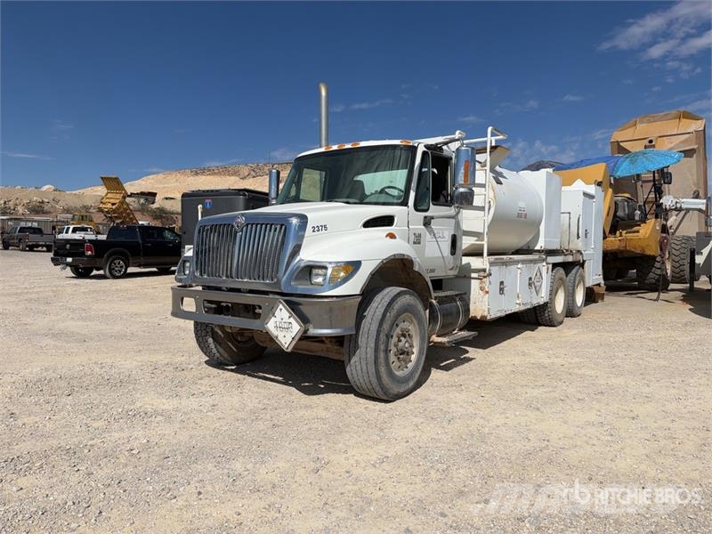International 7400 1500 gal 6x4 Lube Truck 運油車