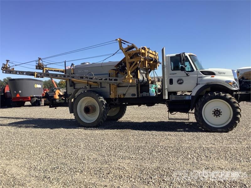 International 7400 52 ft 4x2 High Clearance Self-Propelled Spray Självgående sprutor