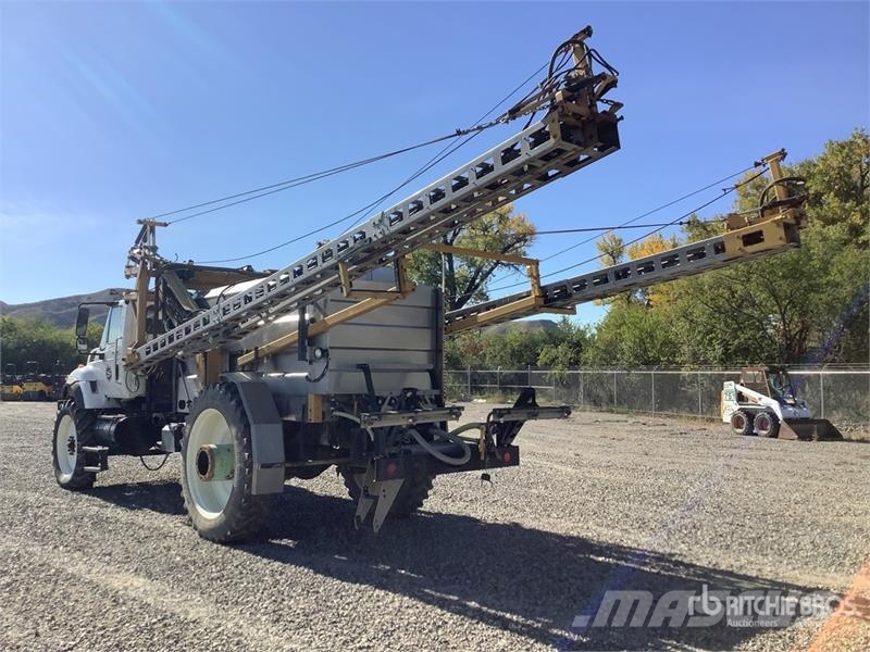 International 7400 52 ft 4x2 High Clearance Self-Propelled Spray Självgående sprutor