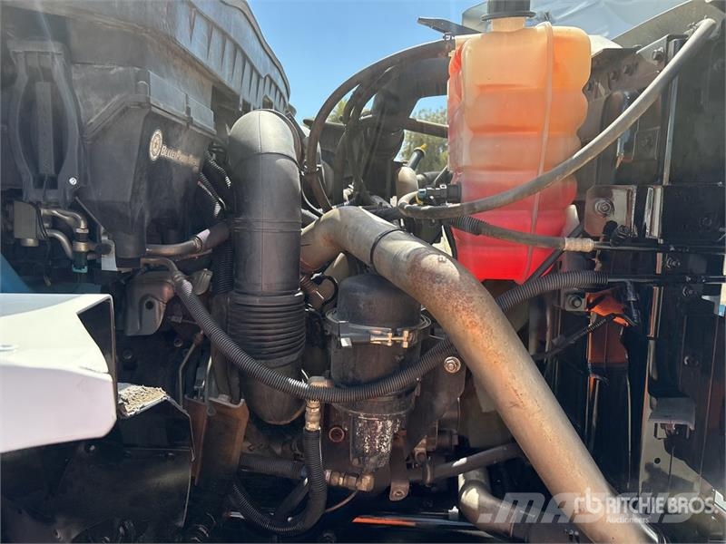 International 7500 4000 gal 6x6 Water Truck Поливальні машини
