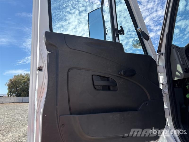 International 7500 4000 gal 6x6 Water Truck Поливальні машини