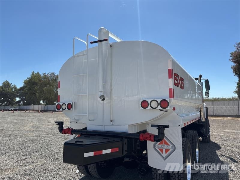 International 7500 4000 gal 6x6 Water Truck Поливальні машини