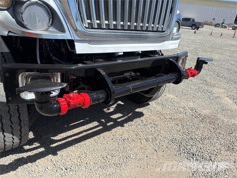 International 7500 4000 gal 6x6 Water Truck Поливальні машини