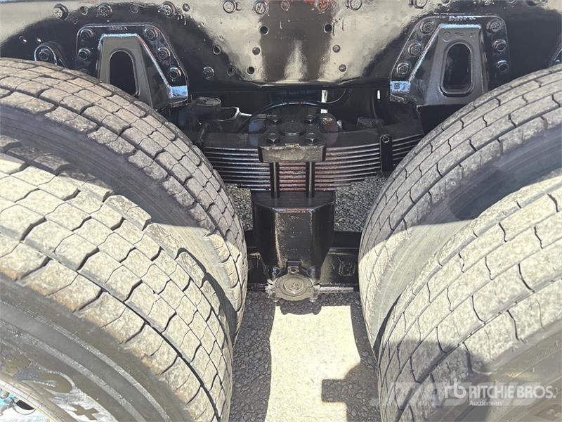 International 7500 4000 gal 6x6 Water Truck Поливальні машини