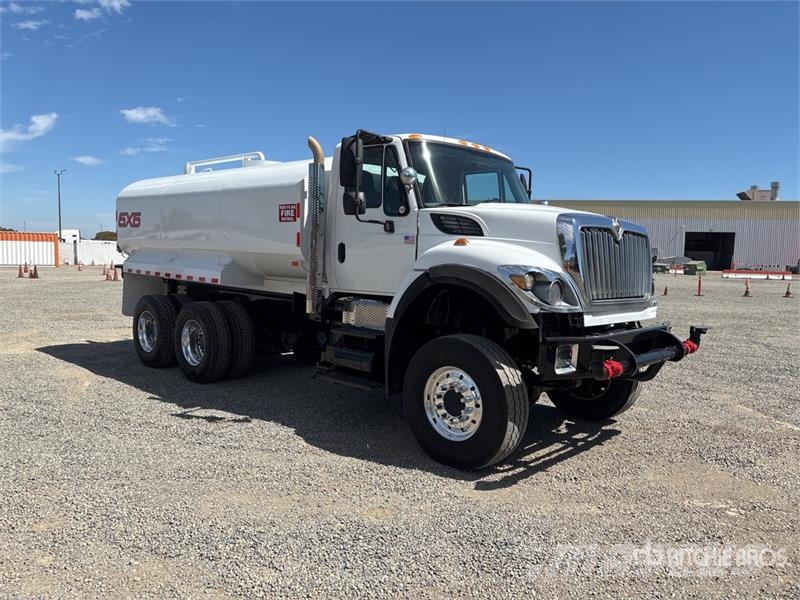 International 7500 4000 gal 6x6 Water Truck Поливальні машини