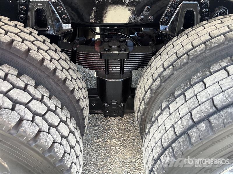 International 7500 4000 gal 6x6 Water Truck Поливальні машини