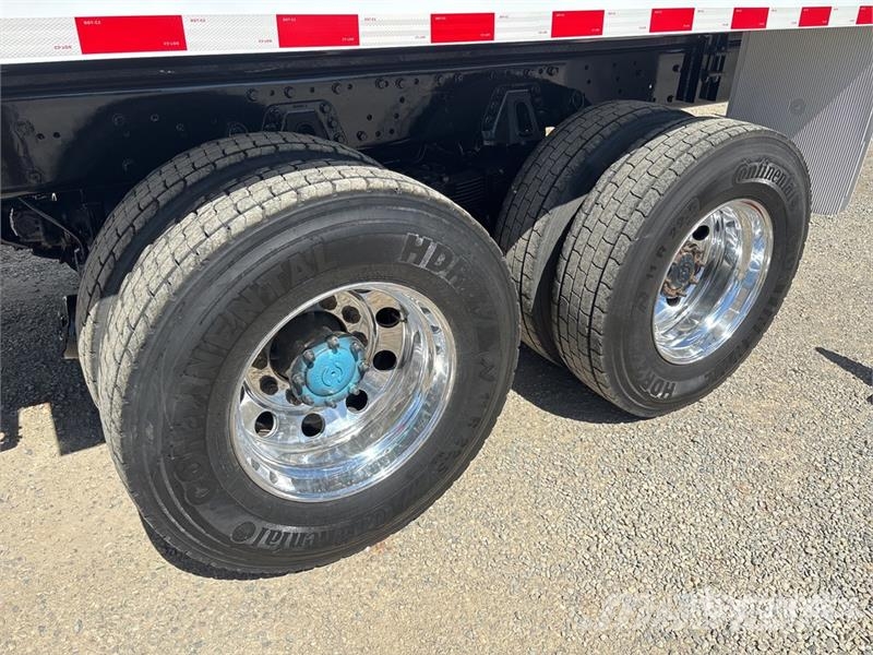 International 7500 4000 gal 6x6 Water Truck Поливальні машини