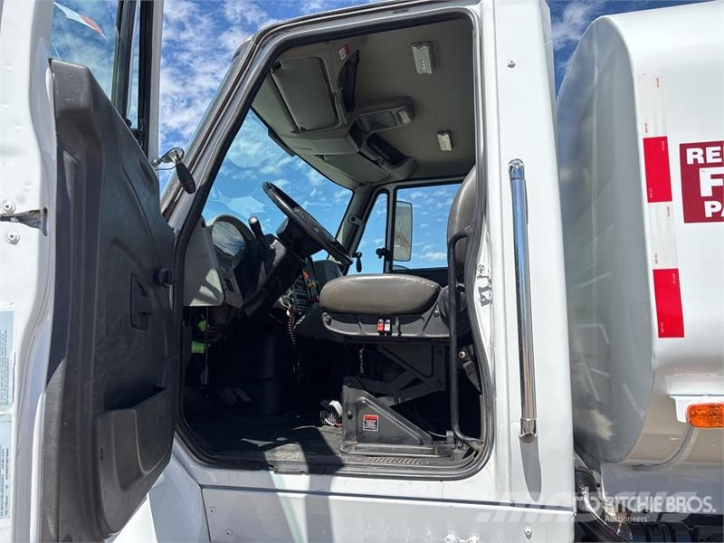 International 7500 4000 gal 6x6 Water Truck Поливальні машини