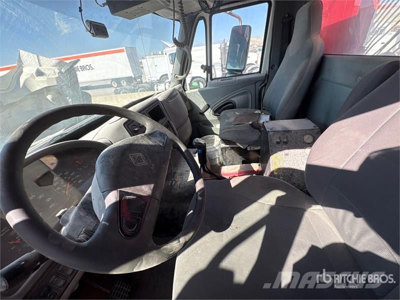 International 7600 Грузовики-платформы/боковая разгрузка