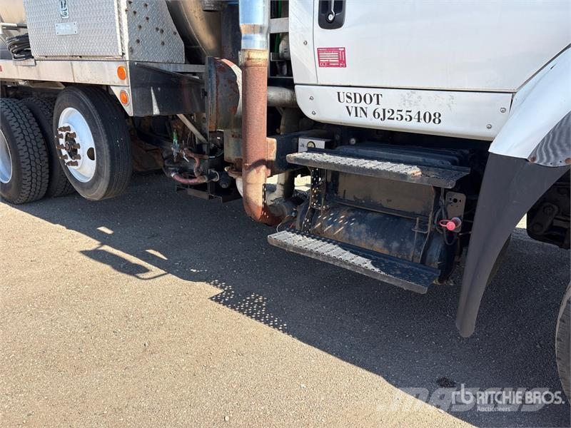 International 7600 Slamsugningsbil