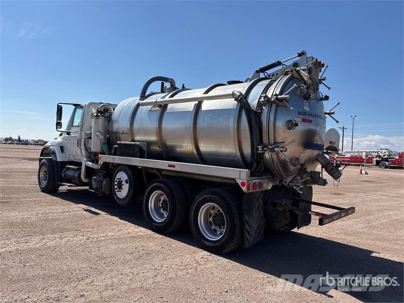 International 7600 Slamsugningsbil