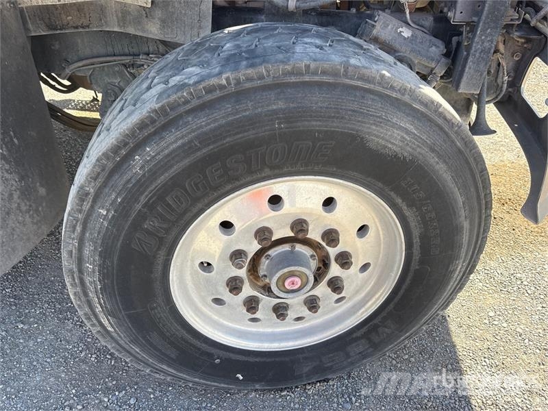 International 7600 Грузовики-платформы/боковая разгрузка