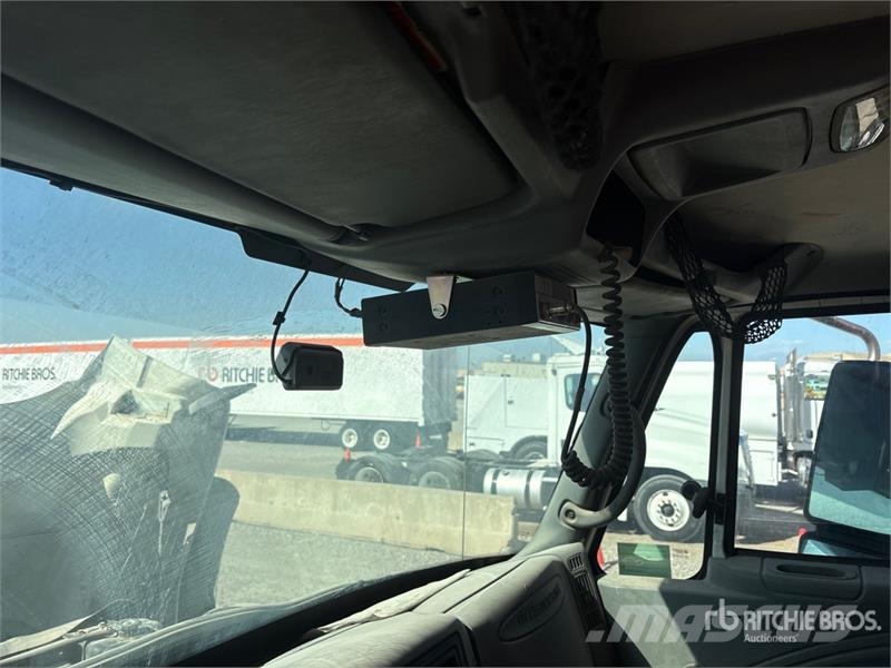 International 7600 Грузовики-платформы/боковая разгрузка