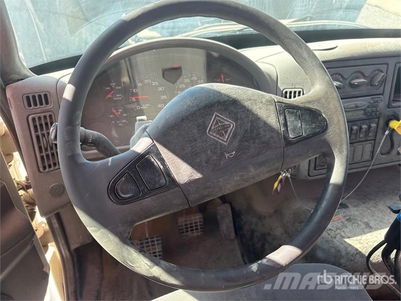 International 7600 Грузовики-платформы/боковая разгрузка