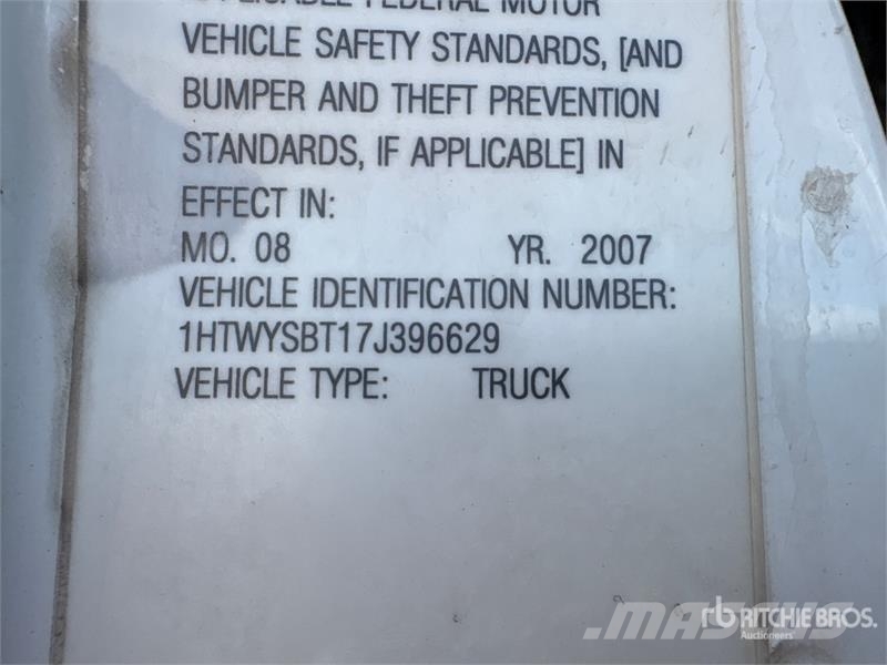 International 7600 Saug- und Druckwagen