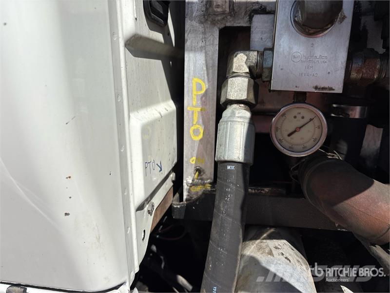 International 7600 Slamsugningsbil