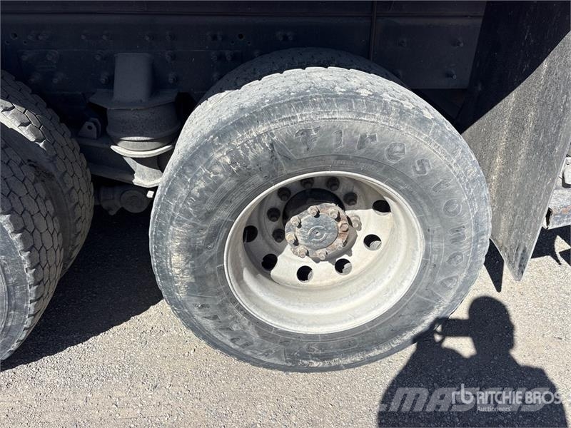 International 7600 Грузовики-платформы/боковая разгрузка
