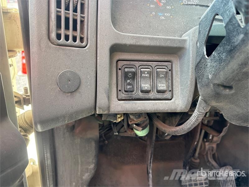 International 7600 Грузовики-платформы/боковая разгрузка