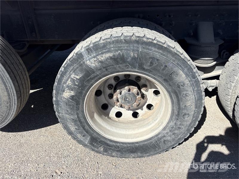 International 7600 Грузовики-платформы/боковая разгрузка