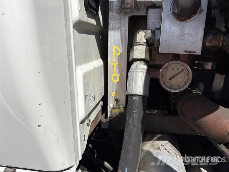 International 7600 Slamsugningsbil