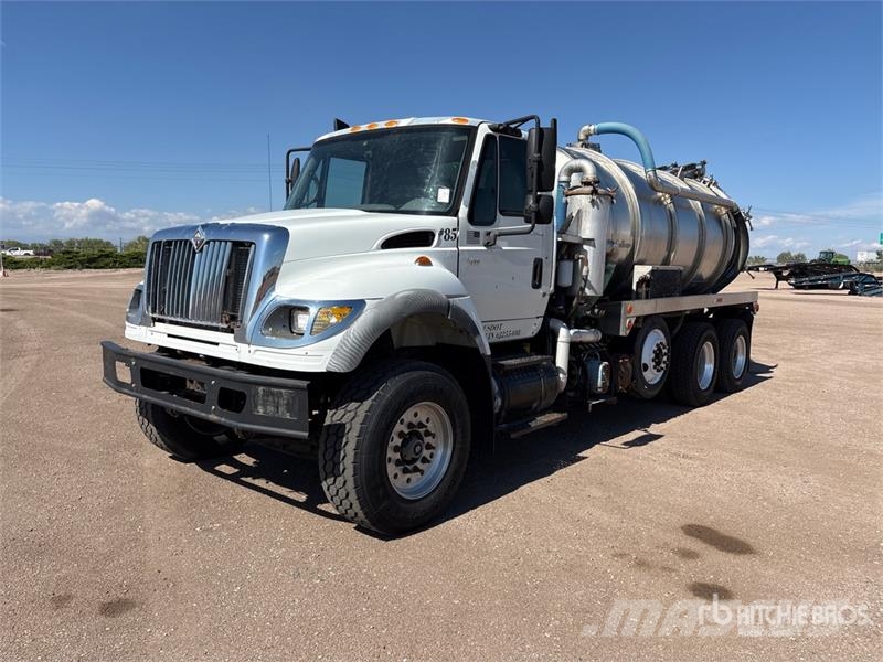 International 7600 Slamsugningsbil