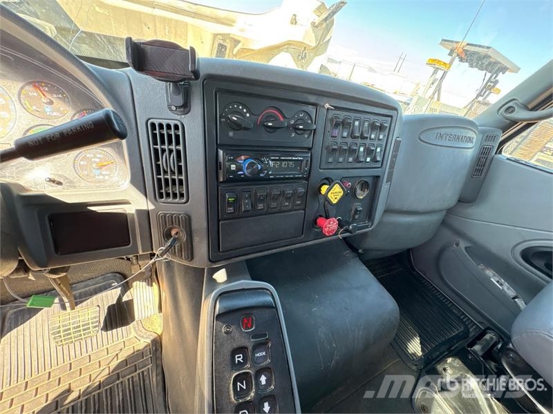 International 7600 Slamsugningsbil