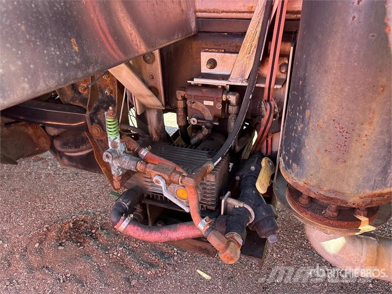 International 7600 Slamsugningsbil