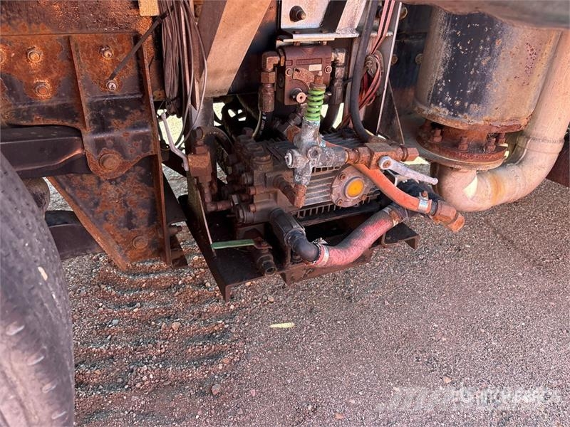 International 7600 Slamsugningsbil