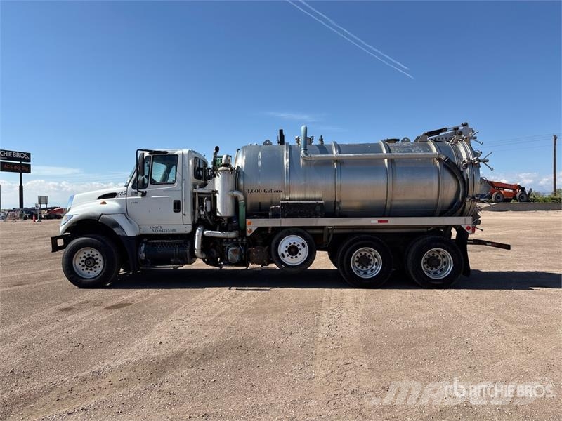 International 7600 Slamsugningsbil